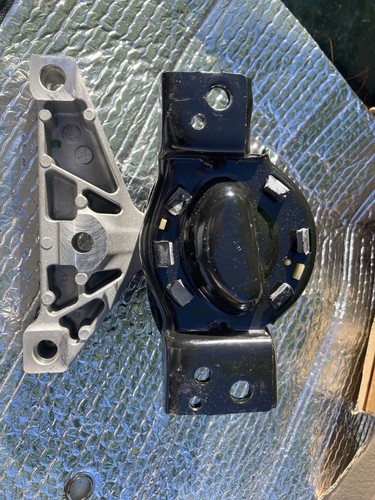 Support moteur avant - moteur, droit
