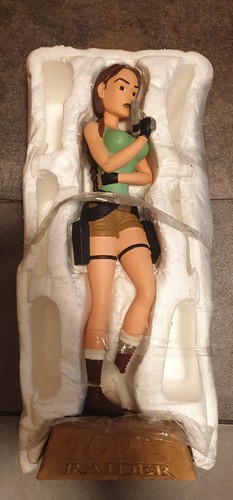 Statue lara croft tomb raider - croft,
