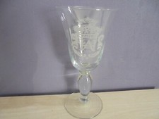 ANCIEN GRAND VERRE A PIED DE MARIAGE EN CRISTAL GRAVE
