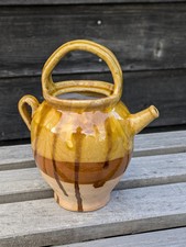 Cruche chevrette en terre cuite vernissée jaune moutarde et ocre