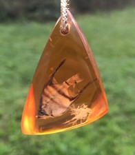 Pendentif Vintage Années 60 En Résine Avec Poisson Exotique En Inclusion 