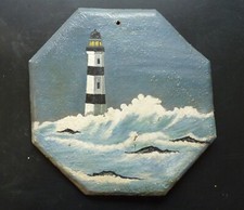 Huile sur bois, MARINE BRETAGNE, PHARE BRETON DANS LA TEMPETE. hexagonal 20 cm.