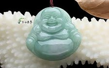 Pendentif Bouddha Rieur en Jade Vert Clair nuancé