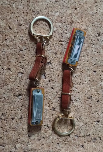Porte clef harmonica rare - porte,