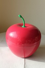 pomme à glaçons rouge avec