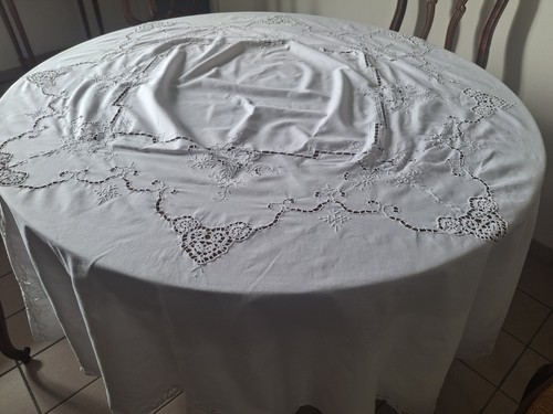 Nappe ronde brodée ajourée - brodée,,