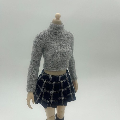Pull pour figurine - , féminine