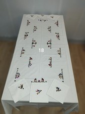 JOLIE NAPPE DE TABLE BLANCHE