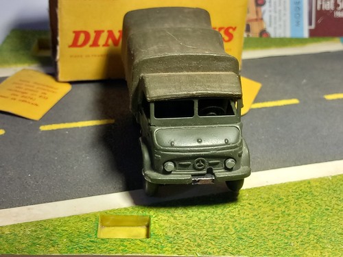 Dinky toys mercedes unimog ref - dinky,