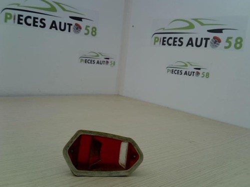 Feu arriere principal droit