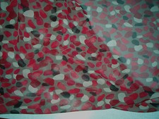 COUPE TISSU MOUSSELINE POLYESTER FOND TAUPE MOTIFS BEIGE /BORDEAUX /ROUGE / NOIR