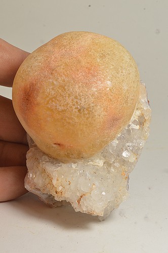 Fluorite boule sur quartz - boule,