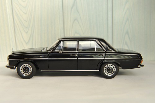 Mercedes-Benz-8-220D