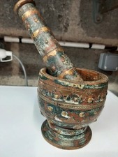 Pilon en bois décoratif. Diamètre 12cms Hauteur du pot 12 cms et avec le manche