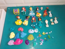 23020 lot figurines poupées - 23020,