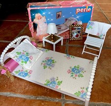 VINTAGE CHAMBRE POUPÉE