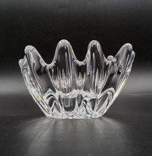 Coupelle en cristal blanc soufflé de forme libre signé Daum France Design XXème