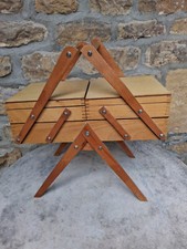 ancienne TRAVAILLEUSE EN BOIS - Boite À COUTURE