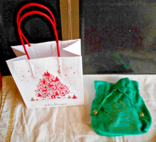 Sac en papier Jeff de Bruges avec pochette en tissu satiné vert avec strass