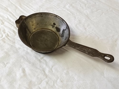 Ancienne passoire écumoire - passoire,,