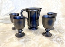 Ensemble Pichet Et 4 Calices En Grès Glacé Noir  Signé Jean Marais Très Bon État