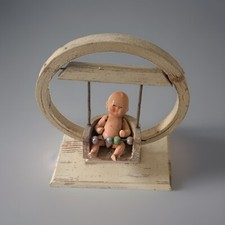 RARE BALANCOIRE EN BOIS Avec Son POUPON  ANCIEN  - ÉPOQUE 1900