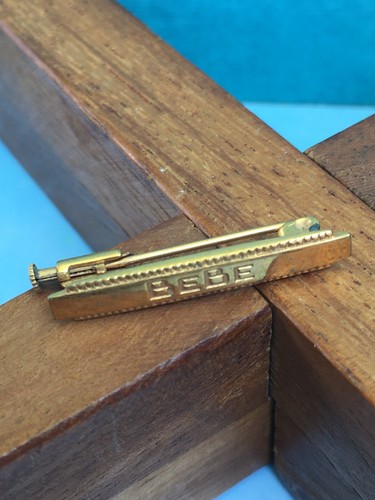 Broche bavette ancienne - de,