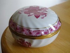 HEREND PETITE BOITE BAGUIER PORCELAINE MODELE APPONYI ROSE  diamètre 6,8 cm