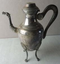Ancienne cafetière tripode