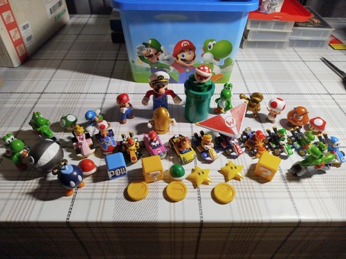 Hot wheels mario kart - mario,
