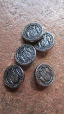 5 boutons anciens blason