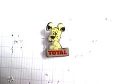 pin's  IDEFIX  TOTAL