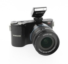Samsung NX200 + Objectif 18-55 mm + Accessoires