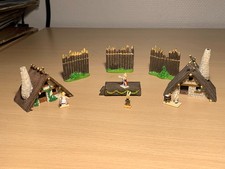 Lot figurines Le Village d’Astérix (Atlas 2004) – 4 pers. + 2 maisons + palissad