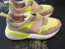 Très Belle Et Authentique