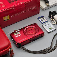 Nikon Coolpix S3600 20,1MP Digital Compact Camera Red 8x Zoom, Charger, SD, Case