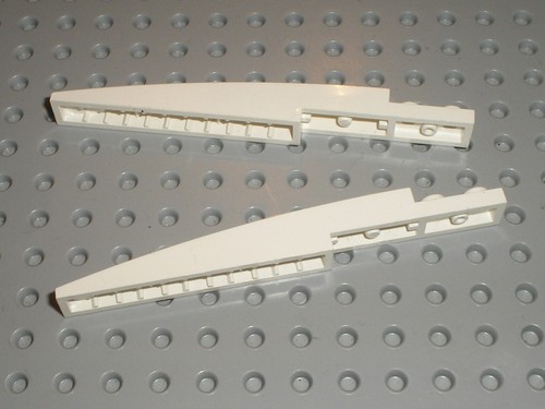 Lego white slope brick - 2,