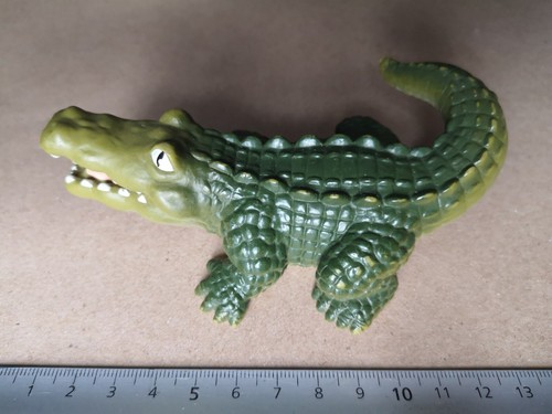 Grand crocodile miniature - crocodile,