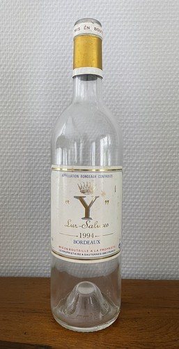Bouteille vide château - château, y