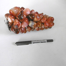 grosse grappe de raisin en pierres agate  polies feuille metal