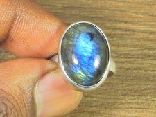 Bague ovale en labradorite