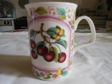 Mug en porcelaine ROY KIRKHAM décor cerises fine bone china made in  ENGLAND