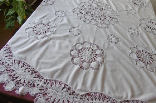 Somptueuse nappe ancienne avec