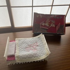 Lit de poupée vintage Tammy avec couverture - adorable mobilier de maison de ...