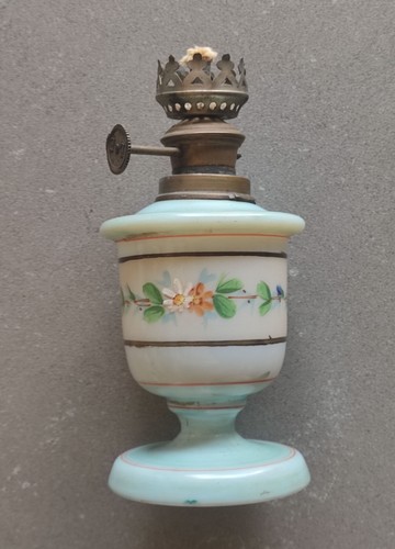 Ancienne lampe pétrole - ancienne, en