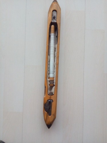 Ancienne navette pour métier - ,