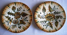 DEUX ASSIETTES DECORATIVES