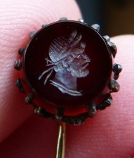 épingle cravate avec intaille