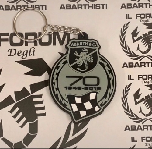 Abarth porte clés pvc 70e - abarth,