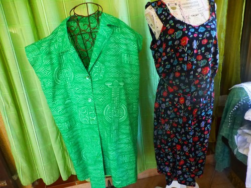 T50 lot 2robes dont - ,